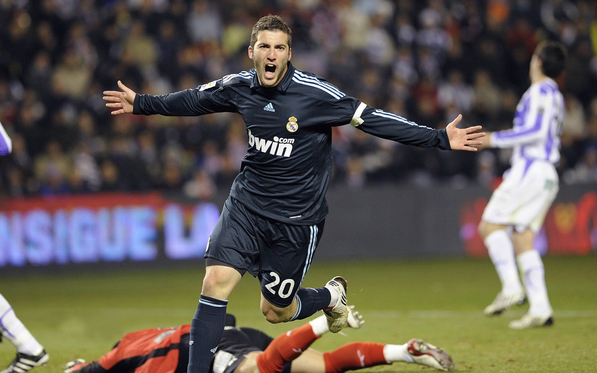 布伦森的唯一性,在NBA季后赛之夜,他用持续杀伤改写比赛逻辑