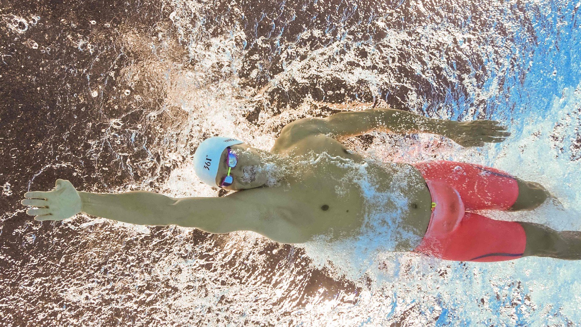 莱万破纪录之夜，德国战车如何逆转宇宙巴萨